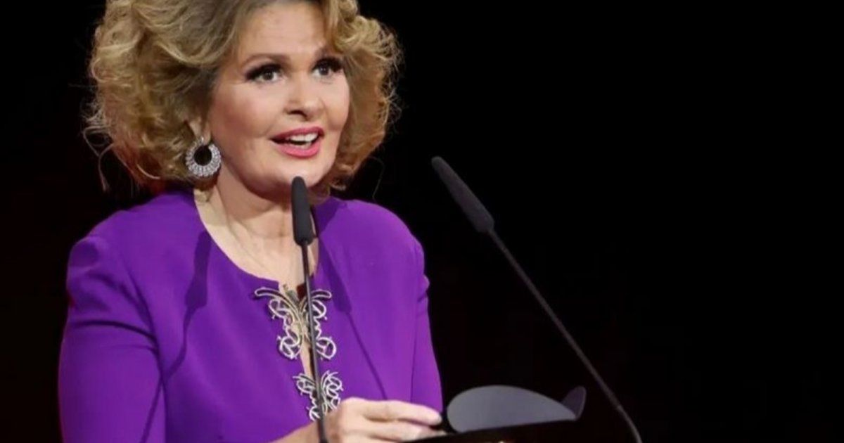 شاهد .. يسرا تتألق بفستان من تصميم إيلي صعب وهذا سعره