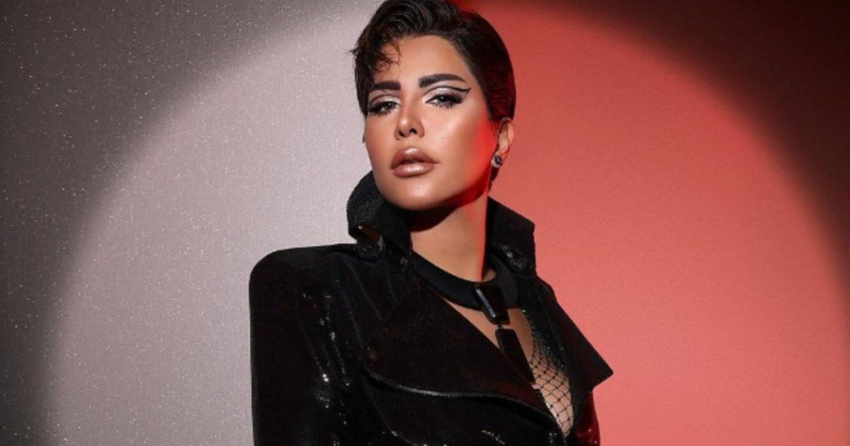 شاهد .. بالفيديو- على انغام اغنيتها "البنية"..شمس الكويتية تتألق بالأسود في كواليس أحدى جلسات التصوير