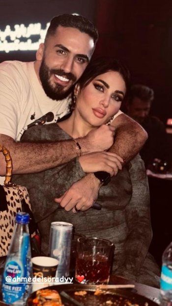 شاهد .. بالصورة- بأجواء رومنسية..ندى الكامل في أحضان زوجها أحمد خالد