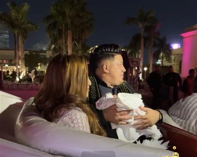 سبوع تاج حمو بيكا.. لقطات فيها دهب وسيارة مكشوفة وقاعة أفراح خطفت الأنظار