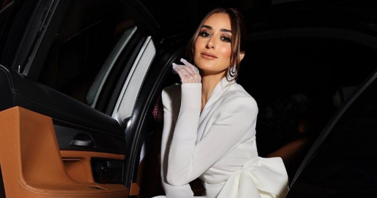 شاهد .. بالصور- بفستان أسود مزخرف الذهبي.. أمينة خليل تبرهر الجمهور بأناقتها وجمالها