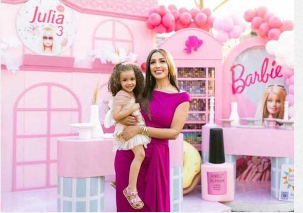 جنات تحتفل بعيد ميلاد ابنتها في أجواء عائلية