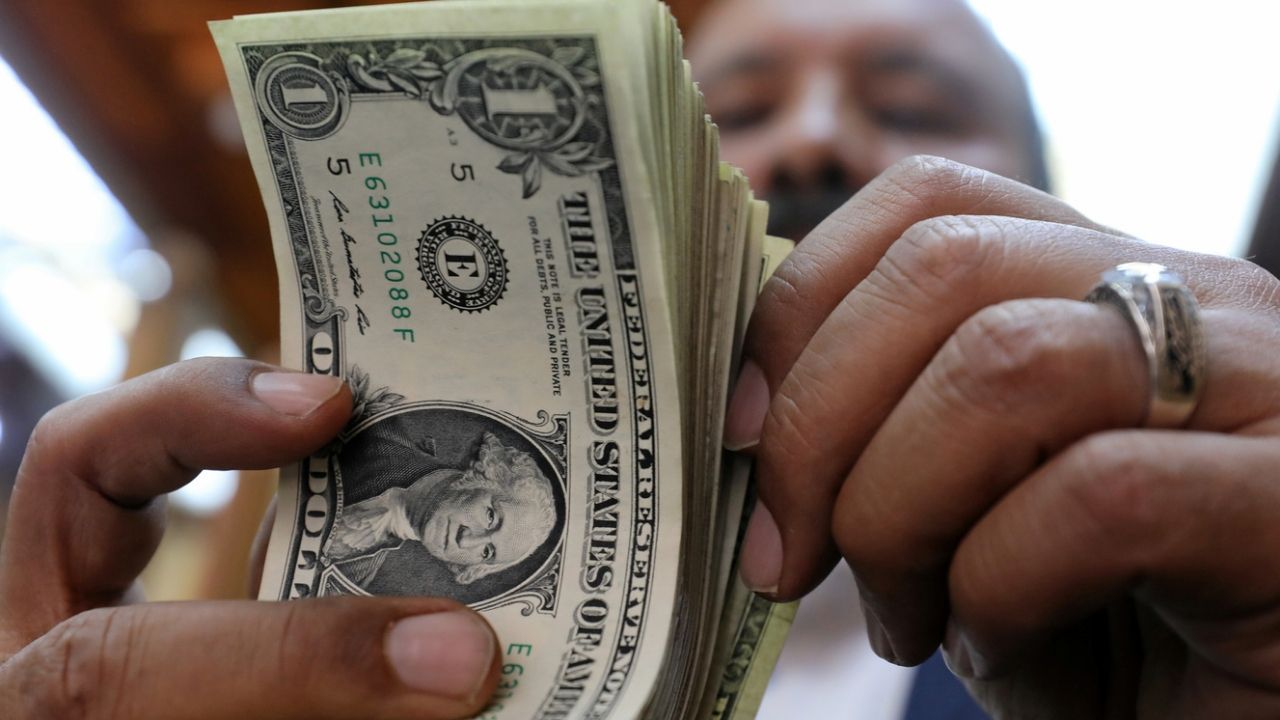 50 جنيها.. سعر الدولار مقابل الجنيه اليوم الأحد 10-12-2023