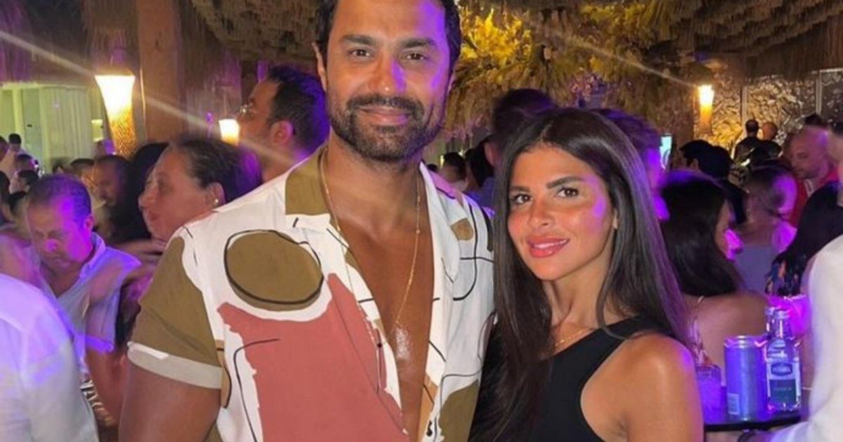 شاهد .. زوجة كريم فهمي تعايده بعيد ميلاده .. وهذا ما استغربه الجمهور