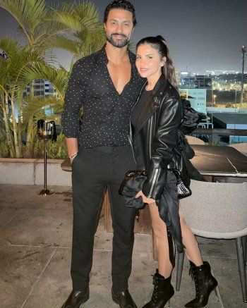 شاهد .. زوجة كريم فهمي تعايده بعيد ميلاده .. وهذا ما استغربه الجمهور