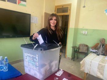 شاهد .. أشرف زكي ويسرا وإدوارد ونبيلة عبيد وغيرهم يشاركون بأول أيام الإنتخابات الرئاسية المصرية