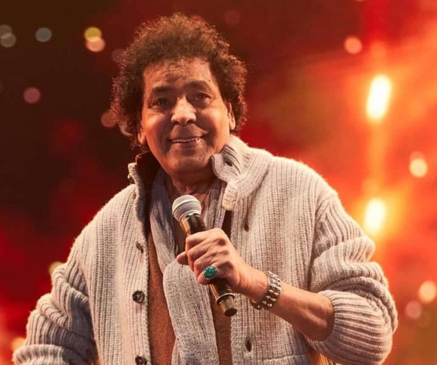 الفنان المصري محمد منير يثير قلق متابعيه.. ما القصة؟