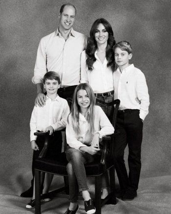 شاهد .. الأمير ويليام وكايت ميدلتون ينشران صورتهما مع أولادهما بمناسبة العيد.. لن تتخيلوا كم كبروا!