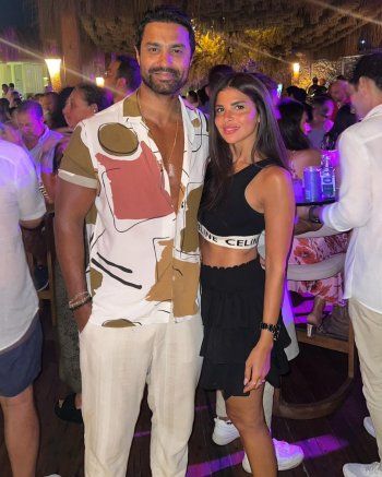 شاهد .. زوجة كريم فهمي تعايده بعيد ميلاده .. وهذا ما استغربه الجمهور