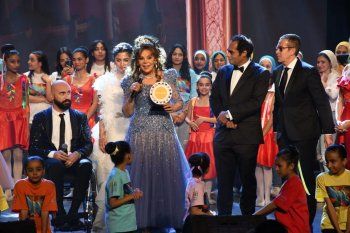 شاهد .. بهذه الطريقة.. صفاء أبو السعود تدعم مرضى السرطان