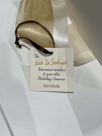 شاهد .. توم كروز يرسل مئات كعكات جوز الهند إلى توم هانكس وجيمي فالون وغيرهما بمناسبة عيد الميلاد