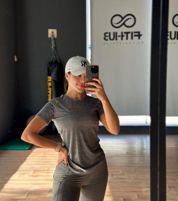 شاهد .. من داجل الجيم..يارا السكري تستعرض رشاقتها وأنوثتها بلوك رياضي رائع