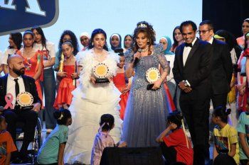 شاهد .. بهذه الطريقة.. صفاء أبو السعود تدعم مرضى السرطان