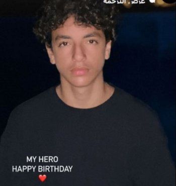 شاهد .. إبن باسل خياط كبر وأصبح شاب.. هل يحمل وسامة والده؟