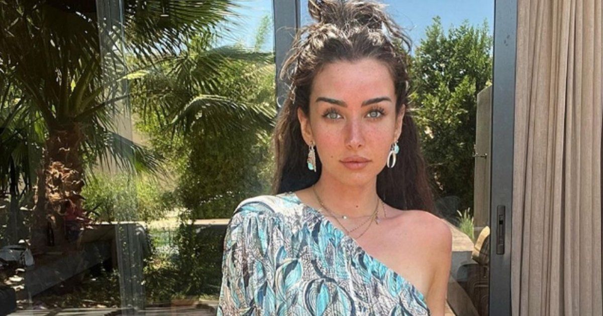 شاهد .. بالصورة - هنا الزاهد تتألق بالكاجوال الاسود وجمالها يحبس الانفاس