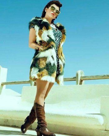 شاهد .. بالوان زاهية وإطلالة ربيعية..لقاء الخميسي تتألق بلوك رائع