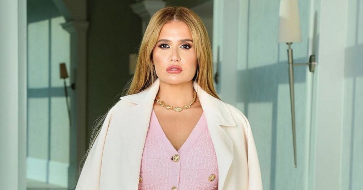 شاهد .. بالصورة - هنا شيحة تتألق بلوك كاجول رائع على غروب الشمس