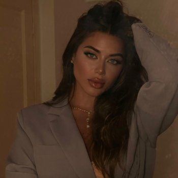 شاهد .. أنوثة يارا السكري وجمالها يخطف قلوب الجمهور