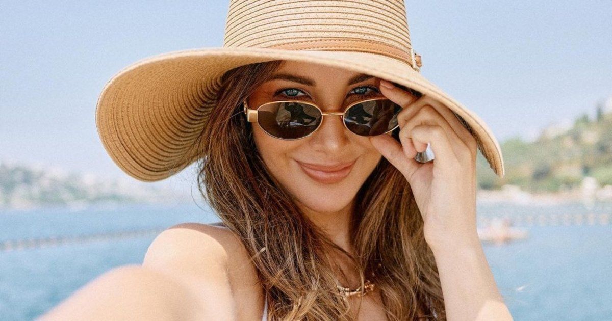 شاهد .. ردة فعل لطيفة للغاية من نانسي عجرم على معجبة أهدتها باقة ورود على المسرح.. وهذا ما قالته!!