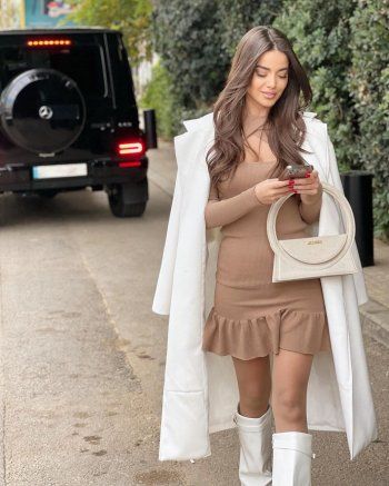 شاهد .. وصيفة ملكة جمال لبنان تخطف الأنظار بإطلالة أنيقة مميزة