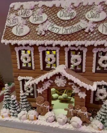 شاهد .. بالصورة- أولاد كيم كارداشيان يحذفون اسم زوجة والدهم الجديدة من زينة عيد الميلاد