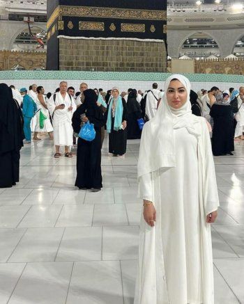 شاهد .. بالصورة- ميرهان حسين ترتدي الحجاب والعباءة