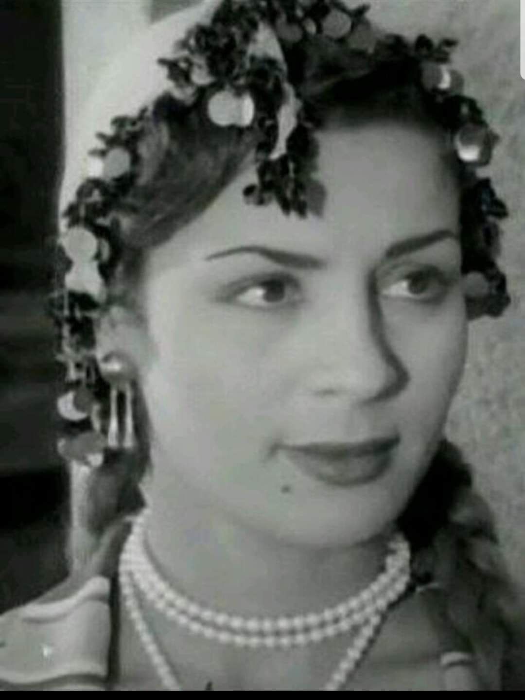 الرقابة رفضت اغنيه فيها كلام بين واحد وواحده علي السلم : يافضيحة كلام النهارده