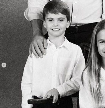 شاهد .. تفصيل بصورة الأمير ويليام العائلية يحدث بلبلة.. أين إصبع الأمير لويس الأوسط؟