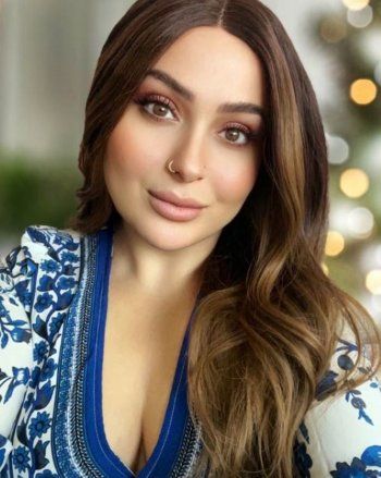 شاهد .. فرح يوسف تعود للون شعرها الطبيعي :"منيح هيك ولا لسا رح تضلو تتنمرو عليي"-بالصورة