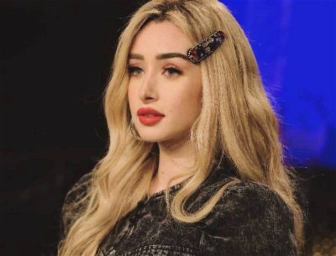 هنا الزاهد تحرج شاب حاول تقبيلها في الشارع.. شوفوا الفيديو من هنا