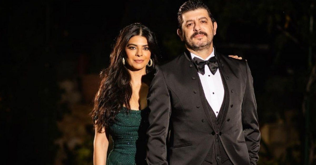 شاهد .. بصورة رومنسية تجمعهما..أمونة عيد توجه رسالة حب إلى زوجها طوني عيسى