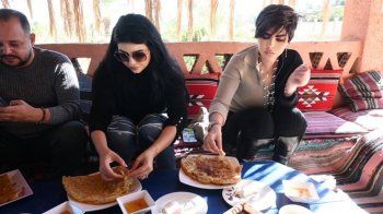 شاهد .. بالصور- شمس الكويتية ترقص على الأنغام البدوية في الفيوم