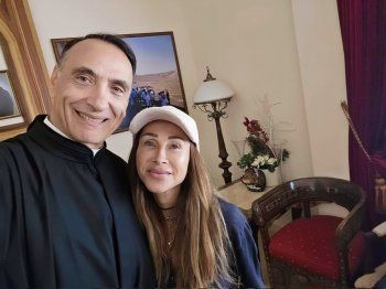 شاهد .. بعد غياب طويل عن الساحة الفنية.. صورة لـ كارول صقر تضج وتغير واضح في ملامحها