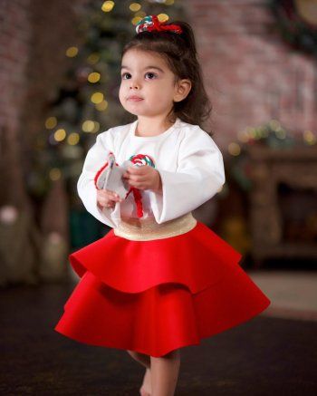 شاهد .. إبنة طوني عيسى حديث الجمهور بخفة دمها.. وهكذا تحتفل بعيد الميلاد المجيد