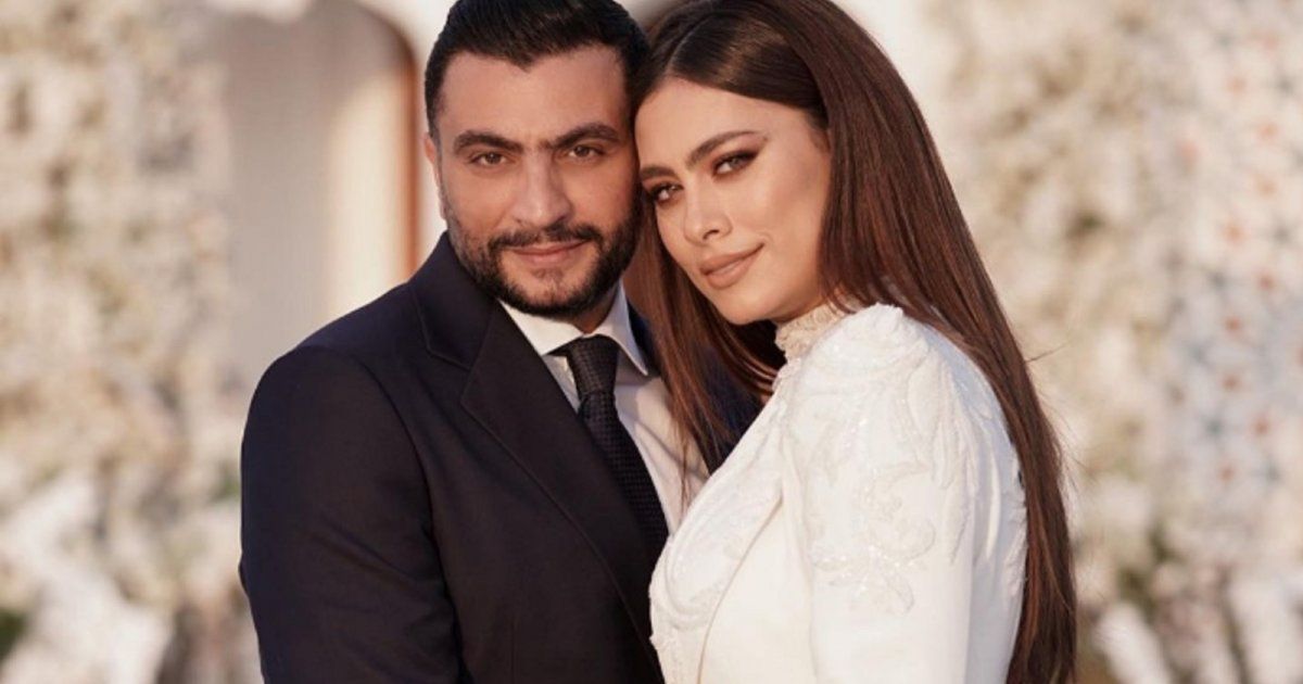 شاهد .. بالصور- من مكة المكرمة وأثناء أداء العمرة..هاجر أحمد تعايد زوجها بمناسبة عيد ميلاده