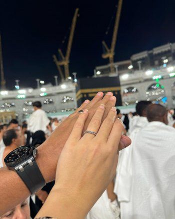 شاهد .. بالصور- من مكة المكرمة وأثناء أداء العمرة..هاجر أحمد تعايد زوجها بمناسبة عيد ميلاده