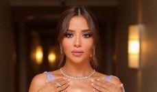 شاهد .. ماهلاغا جابري بالشورت القصير أمام شجرة عيد الميلاد وتخطط للسفر