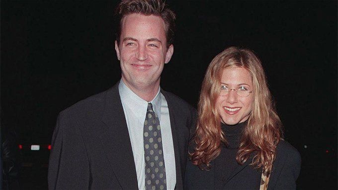 اللحظات الأخيرة في حياة ماثيو بيري تكشفها جينفير أنستون.. أسرار كثيرة ومفاجآت