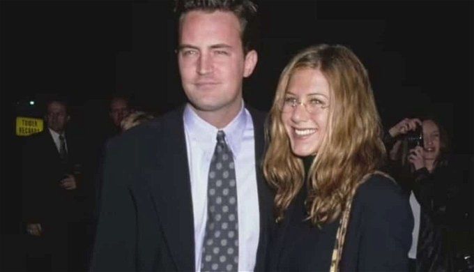 اللحظات الأخيرة في حياة ماثيو بيري تكشفها جينفير أنستون.. أسرار كثيرة ومفاجآت