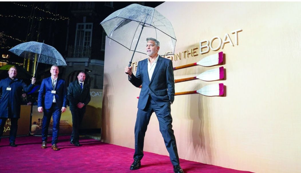 فيلم جورج كلوني الجديد يروي قصة فريق تجديف مبتدئ