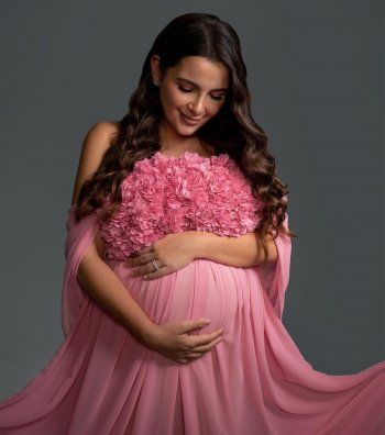 شاهد .. شام الذهبي تستعرض حملها باللونين الأزرق والزهري.. فما هو جنس جنينها؟