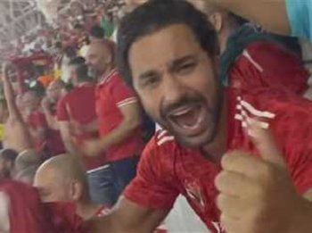 شاهد .. كريم فهمي يغمره الفرح ولحظات احتفال في حياته .. لهذا السبب