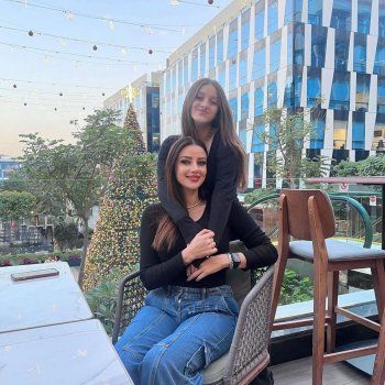 شاهد .. إبنة رضوى الشربيني كبرت وأصبحت شابة.. هل تشبه والدتها؟