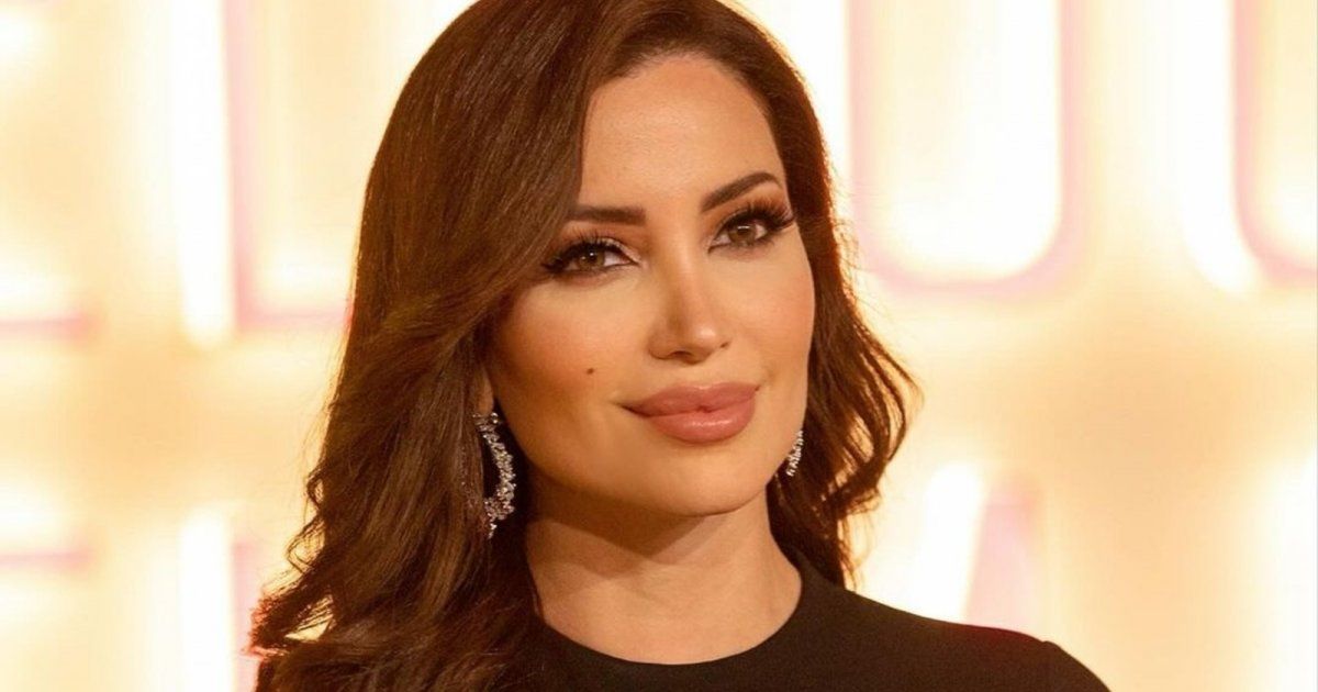 شاهد .. الكوفية الفلسـ طينية حاضرة بإطلالة نسرين طافش الأخيرة.. وهكذا نسقتها