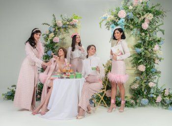 شاهد .. مايا دياب معجبة بتصاميم لـ لجين عمران وتهنئها على مشروعها الجديد-بالصور