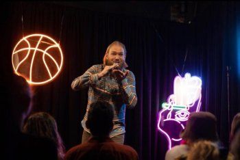 شاهد .. وفاة ممثل كوميدي شاب عن عمر يناهز الـ 37 عاماً