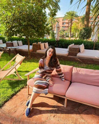 شاهد .. بالصور- بألوان زاهية وجمال رائع..روان بن حسين تستعرض أنوثتها