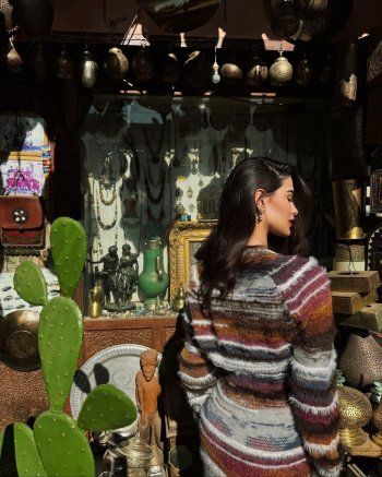 شاهد .. بالصور- بألوان زاهية وجمال رائع..روان بن حسين تستعرض أنوثتها