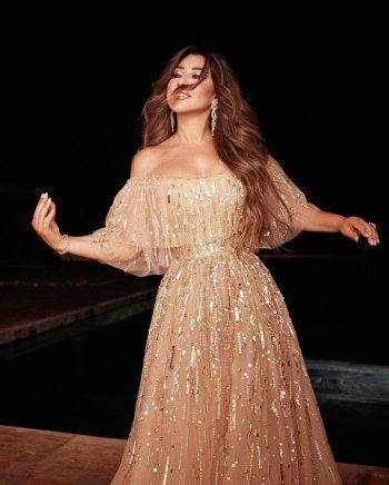 شاهد .. سعر غير متوقع لـ فستان نجوى كرم الذهبي من تصميم جيني باكمان