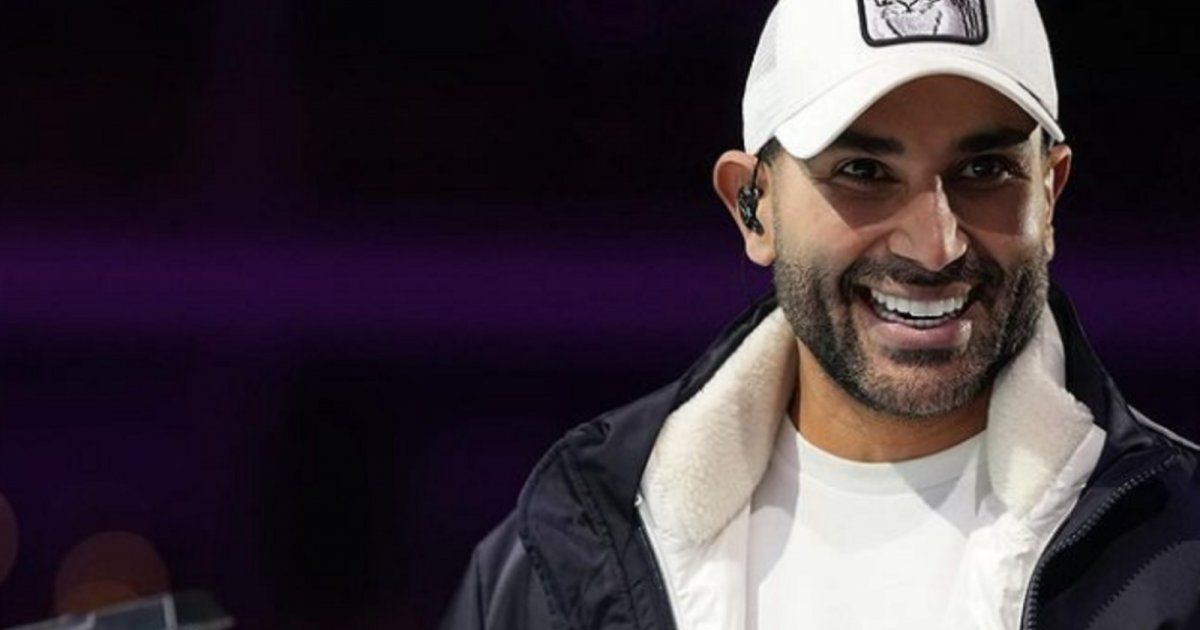 شاهد .. أحمد سعد يحدث جدلاً واسع بعد إرتدائه هذه الملابس في إحدى حفلاته الأخيرة